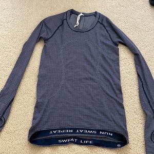 Lululemon swiftly tech long sleeve size 6, dark blue stripe